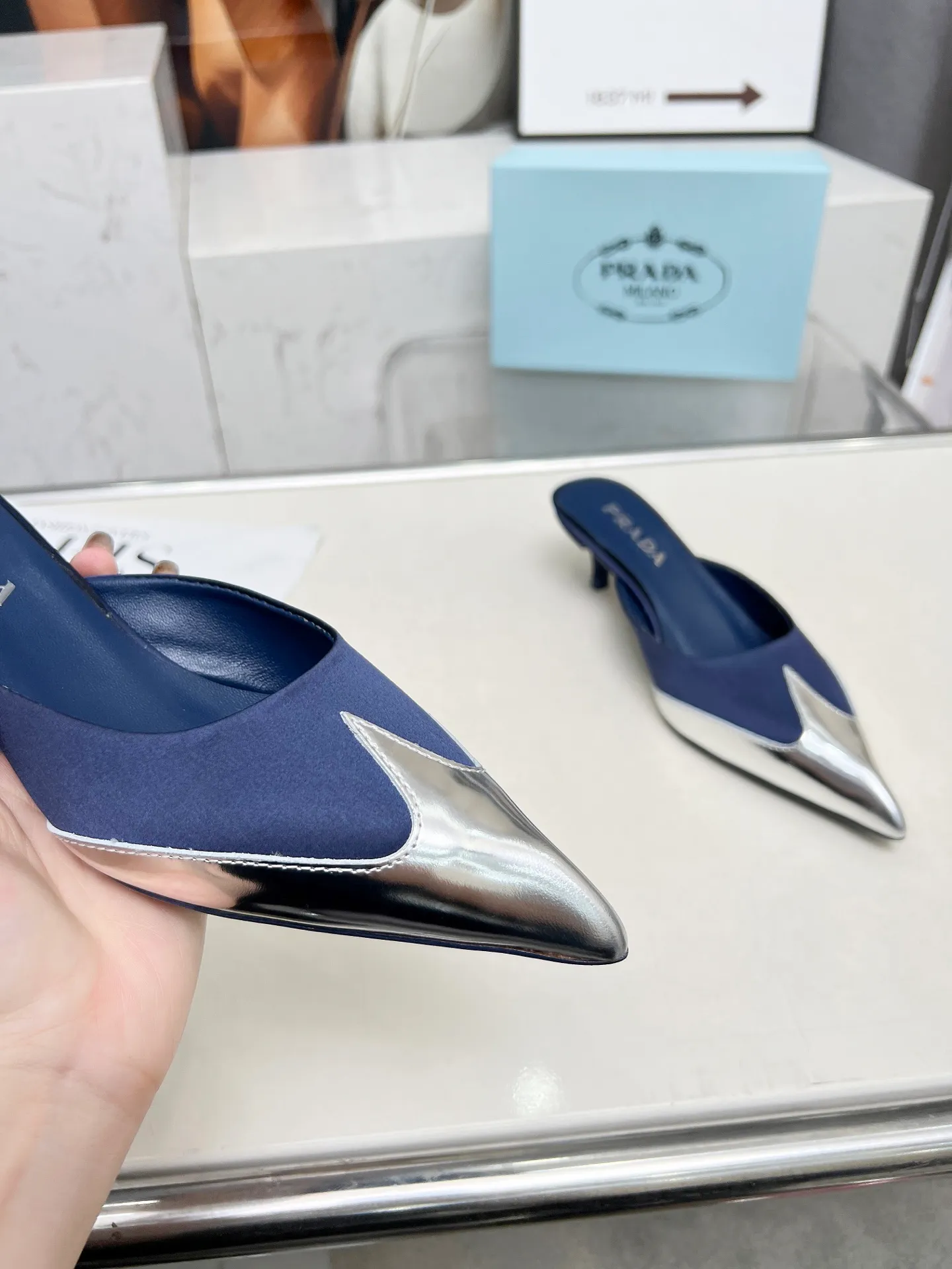 👟👟Ex-factory price 520👟👟 🏧2025 T show Mule shoes, silk pointed toe series🏧 (highest version with top packaging) PRADA 2025𝐬𝐬Prada new product, (top version) is coming! prada25 "T-stage show style" mainly promotes hot-selling styles, made of silk material and TPU Muller series spring and summer single shoes and sandals series. Made of high-quality silk satin and Tpu mirror material, a full range of simple light plate logo hot stamping. ——————————————————❣️ 2025SS PRADA spring and summer simple style, it looks so good. Various Internet celebrities have planted popular styles, awakening the imagination of skirt trains, corsets and bra curves, streamlined to the extreme ~ super popular series of hot products, with iconic logos on the heels or on the feet, as well as prismatic pointed toes, and angular lines are clearly defined.  Prada spring2025’s latest presentation is also wonderful with different styles! This season's Prada styles are simpler in design than before. They don't deliberately pursue a trendy or sporty feeling. They are all natural. The colors are also made of bright spring and summer eye-catching colored silks with pointed toes. They are so simple and beautiful. 😋The original shoes are developed and purchased from Italian counters, and are reproduced 1:1 according to the original taste. The newly opened low heel of 4cm has the same concave and convex height as the original version, creating a variety of sandals and slippers: low heel, pointed toe and half drag. 💛❤️ 💛❤️ ⚛Baotou low heel 4cm. ⚛Sale size: 35-41 (customized at 42.43) ⚛Top silk satin fabric + sheepskin lining + Italian triple-A cowhide bottom. 💙"Multiple colors, all official colors can be produced".